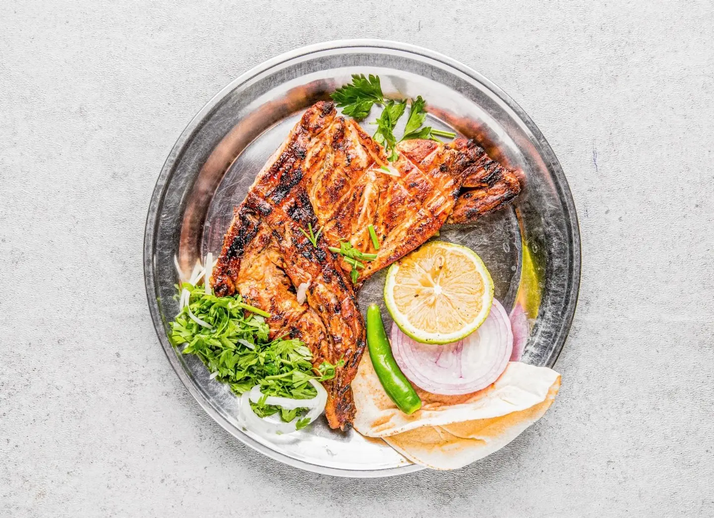 نصف دجاج على الفحم