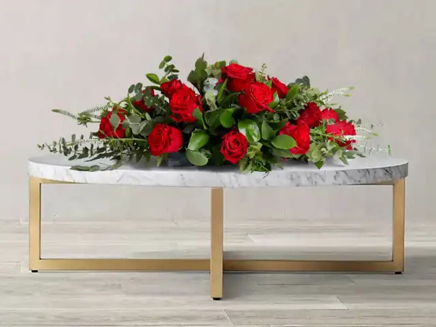 باقة طاولة من الورد الأحمر للمناسبات