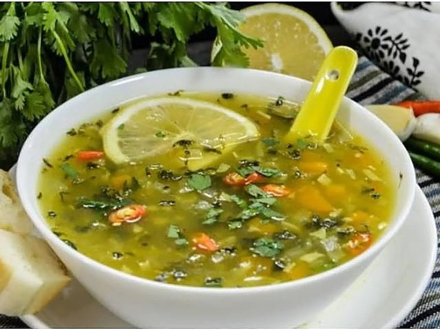 شوربة كزبرة بالليمون وفلفل