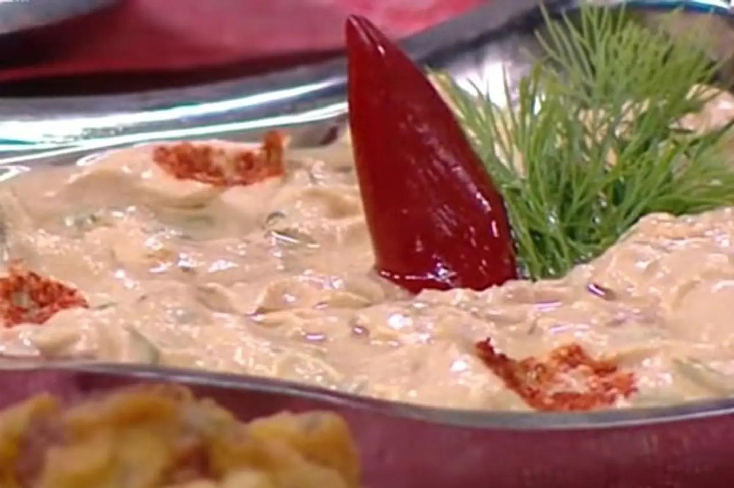 طبق جبنة قديمة