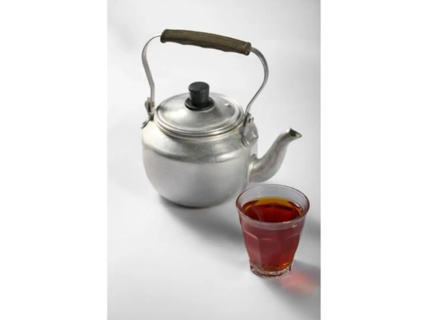 بريق شاي أحمر