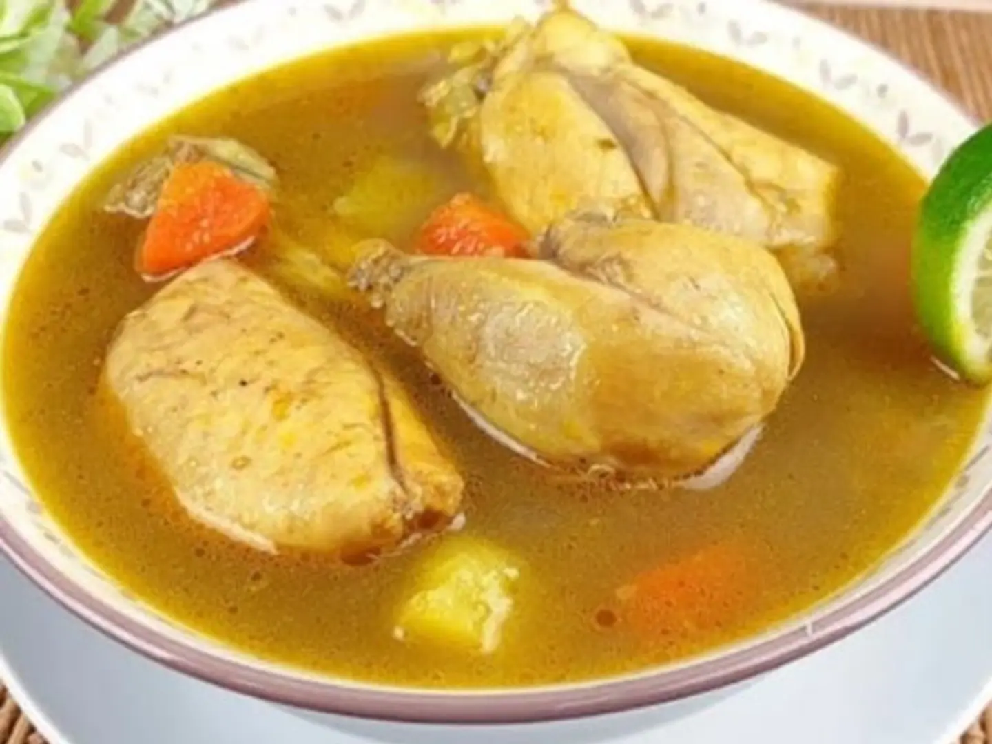 نصف دجاج مسلوق مع الرز