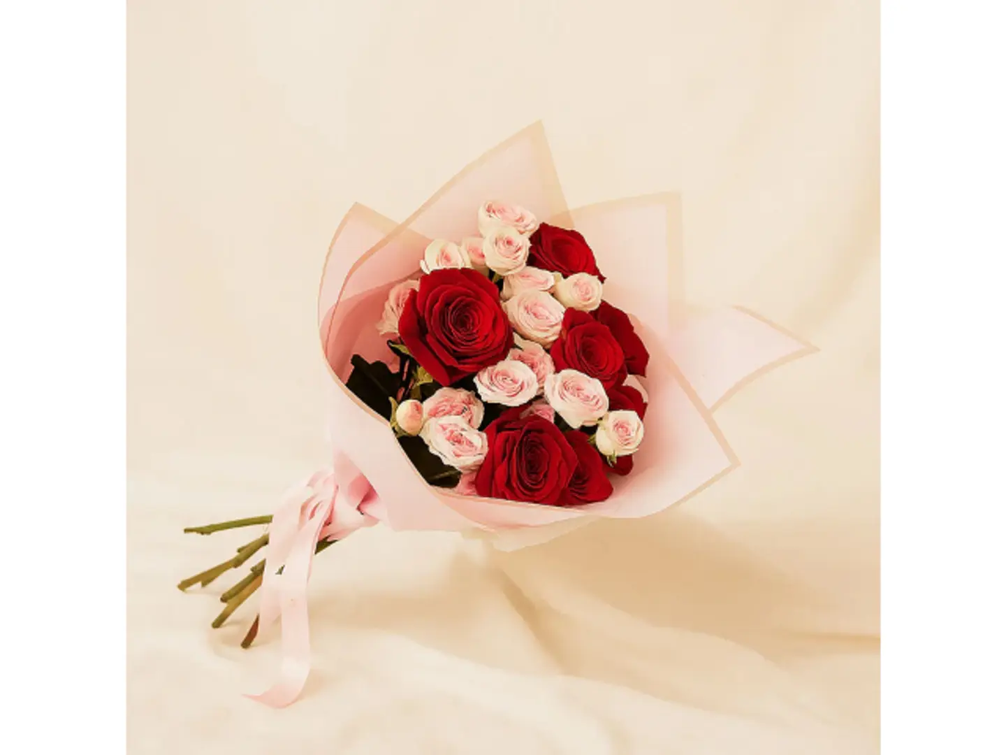 Love Bond Red N Pink Roses Bouquet