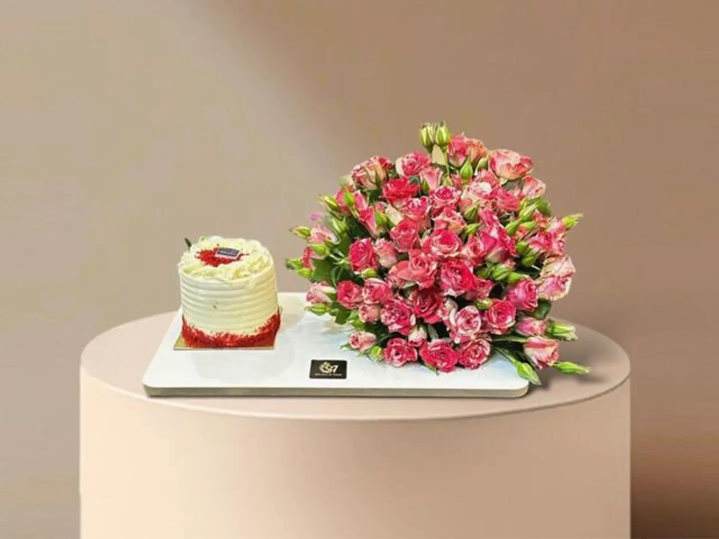 كيكه مع بيبي روز دبل كلر