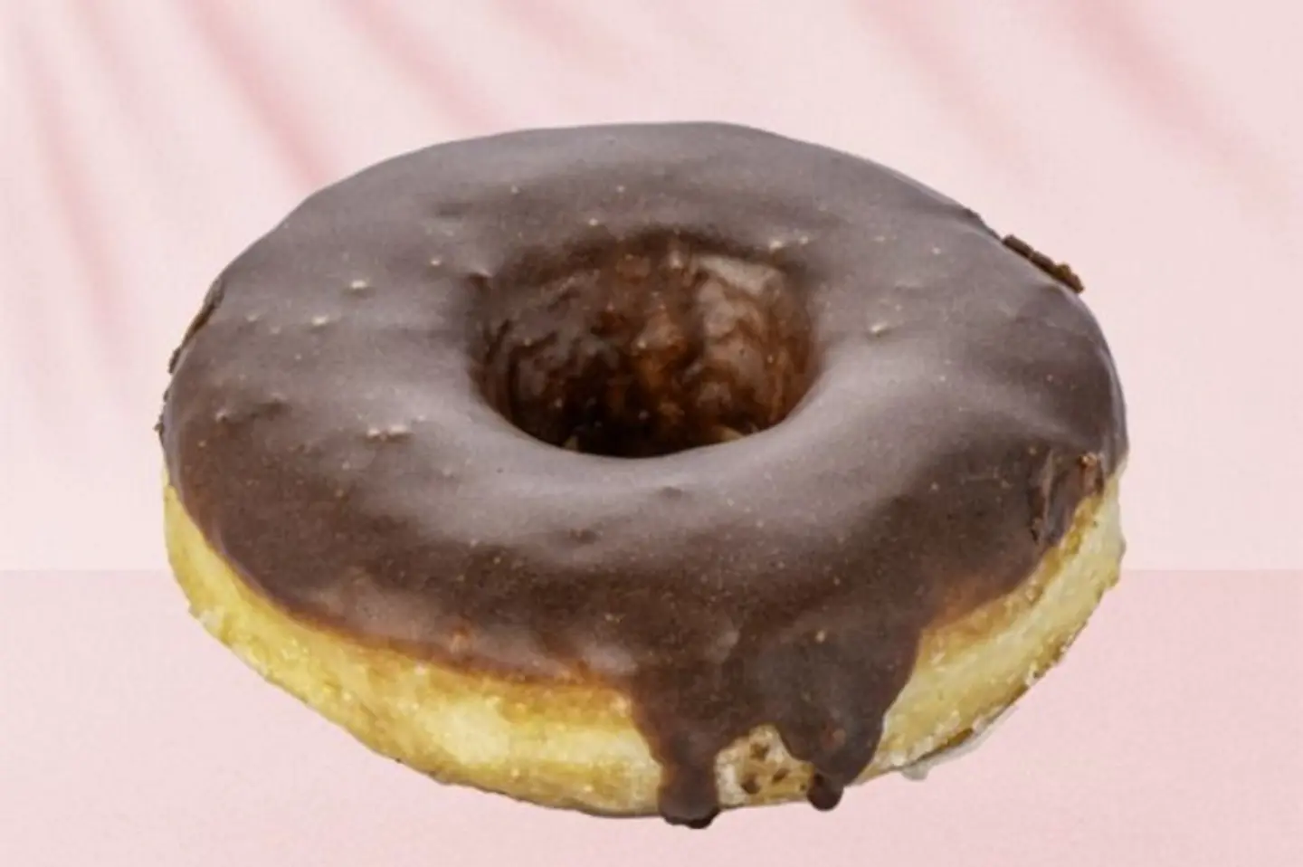 دونات الشوكولاتة اللامعة المثلجة