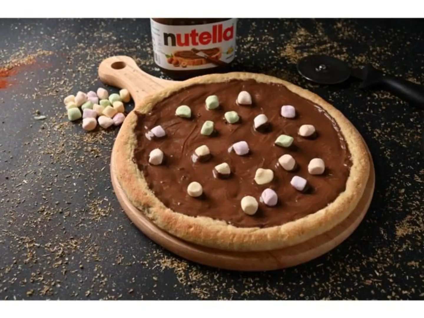 بيتزا نوتيلا وسط