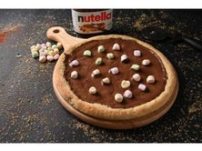 بيتزا نوتيلا وسط