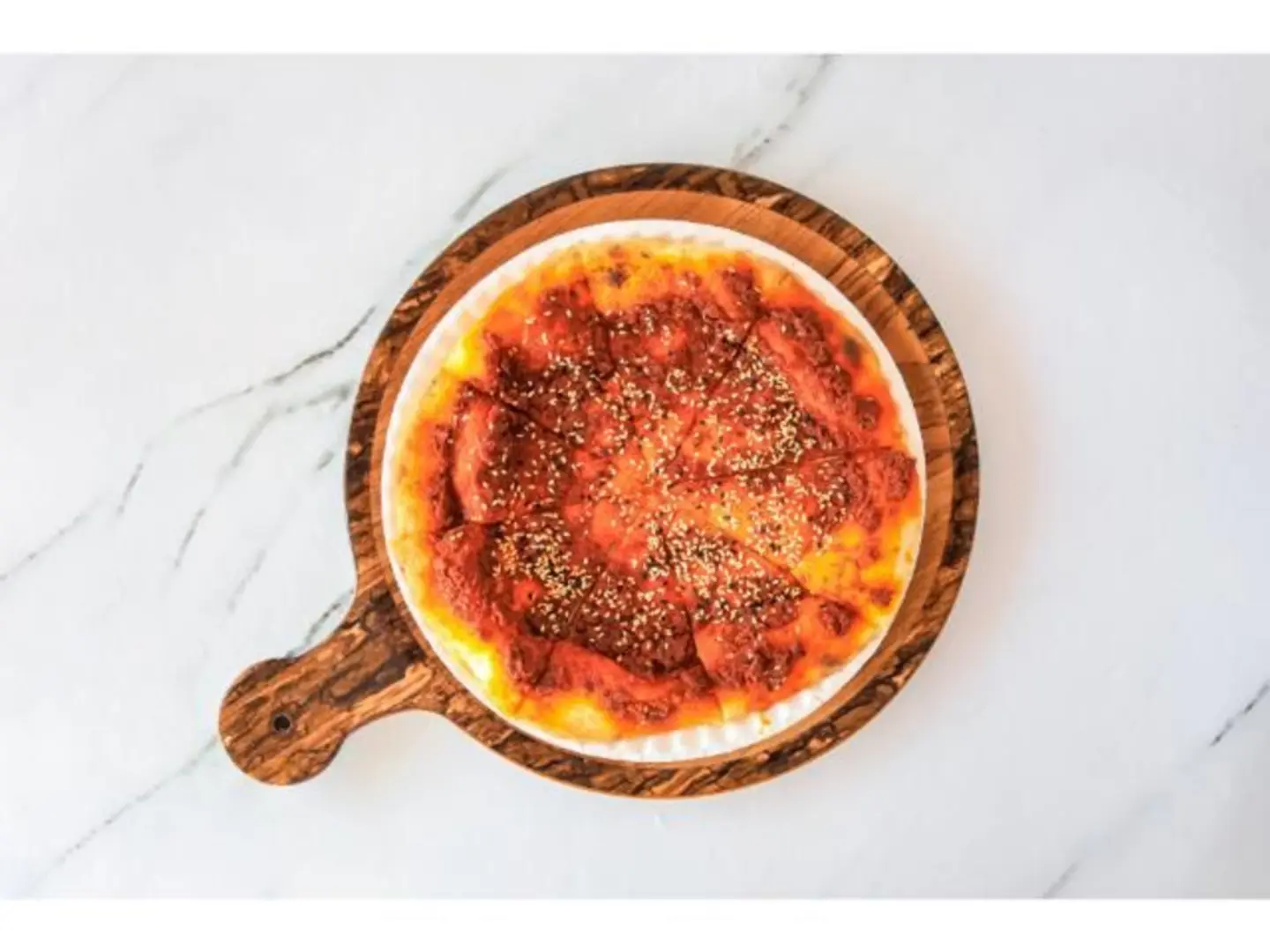 مناقيش محمرة