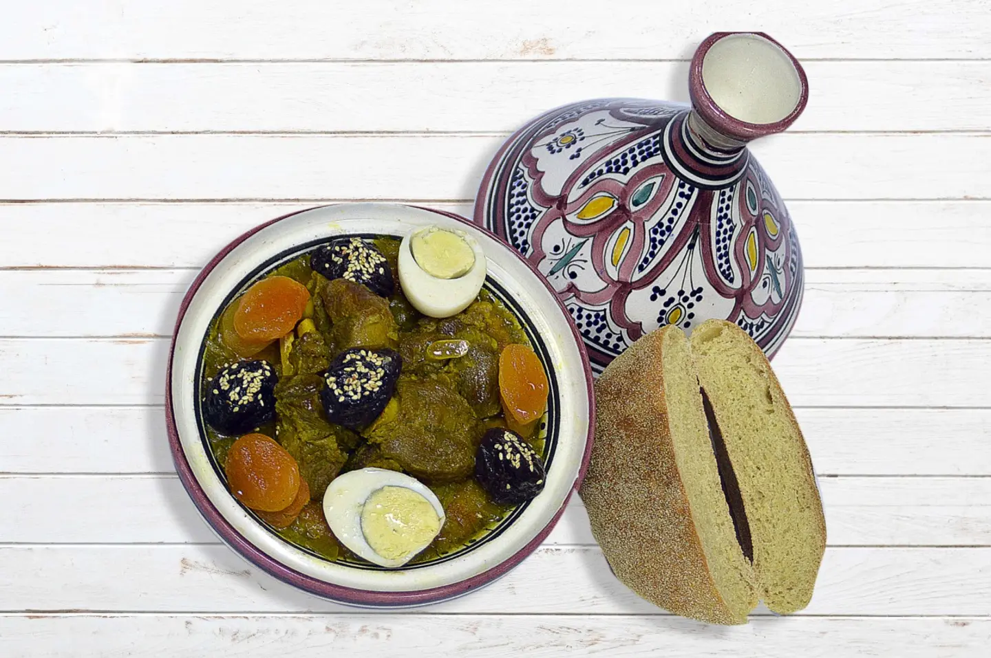 طاجن لحم غنم بالبرقوق والمشمش ولوز