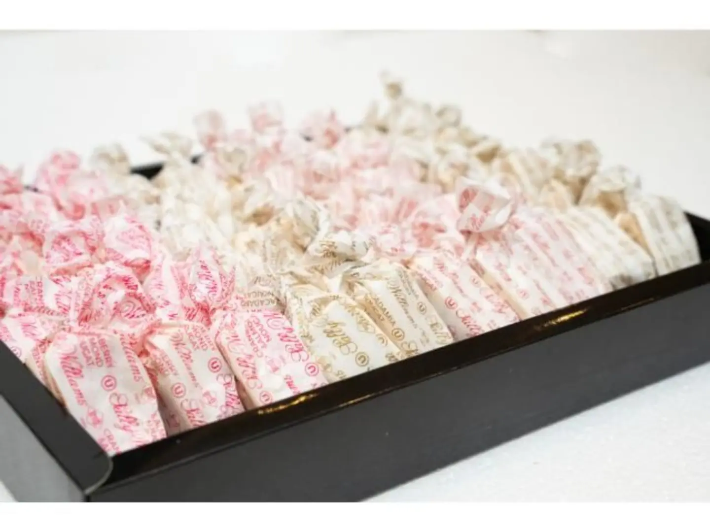 نوقا اللوز و التوت الفاخرة