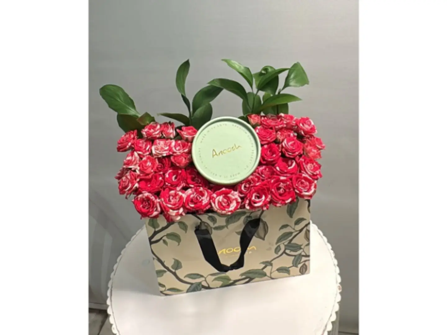 شوكليت انوش مع ورد طبيعي فاخر ٢