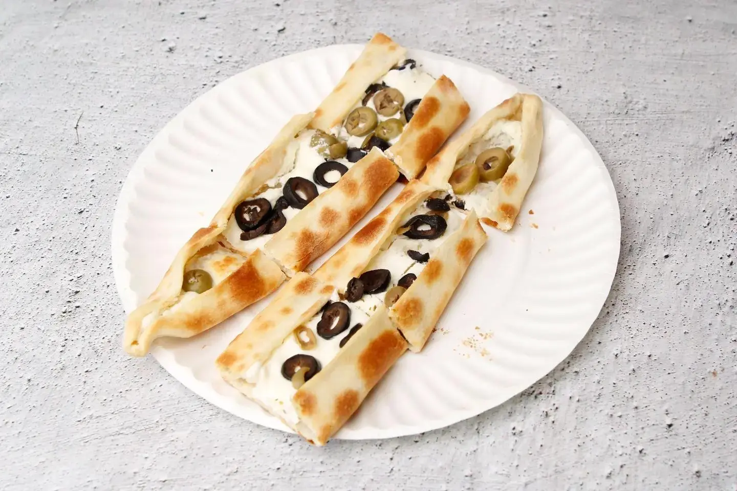 لبنة بالزيتون