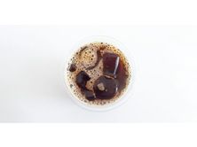 قهوة مقطرة باردة يمني