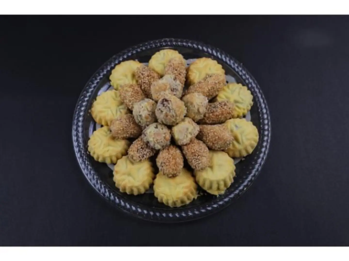 Date Ma'amoul With Nuts