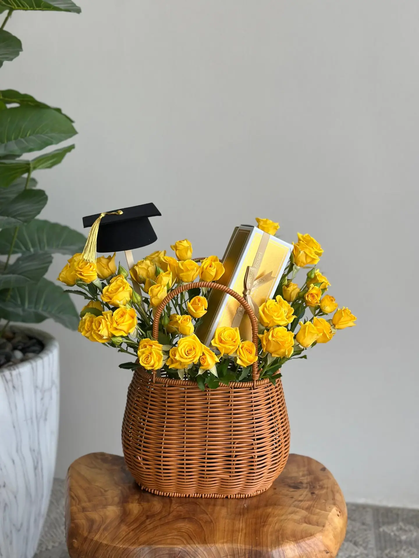 Graduation Basket With Chocolate A