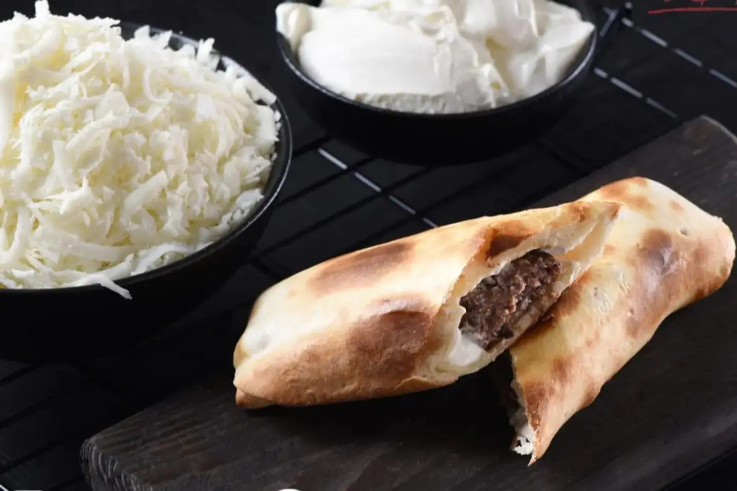 فطيرة برجر لحم