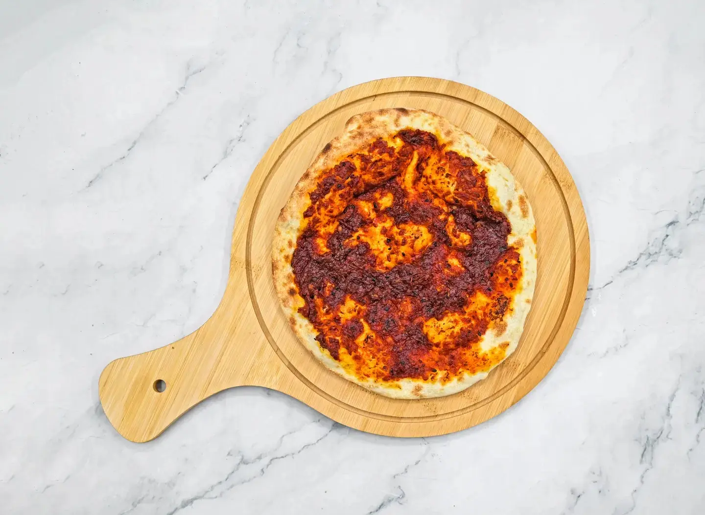 فطيرة محمرة بالموزاريلا