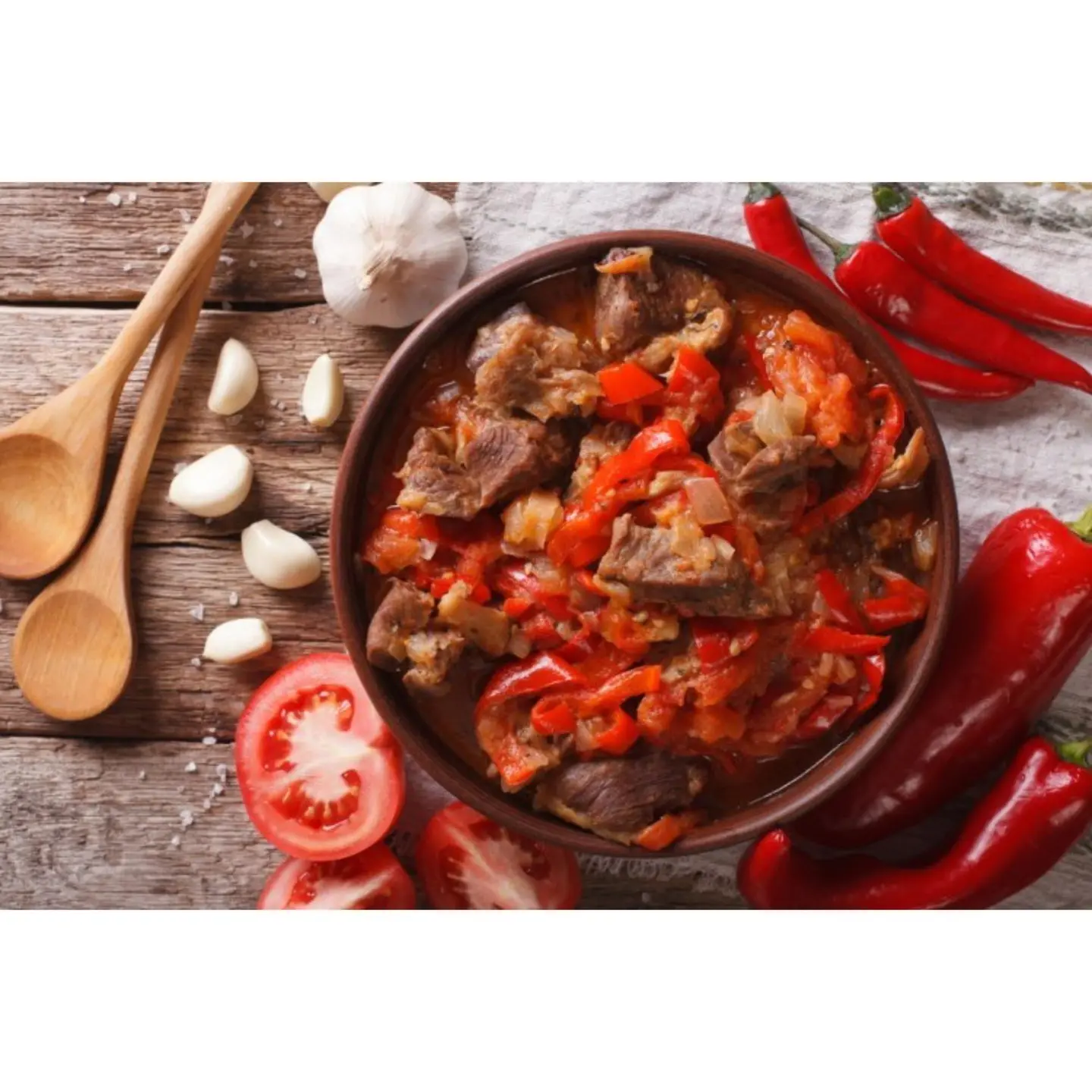 لحم بالطماطم