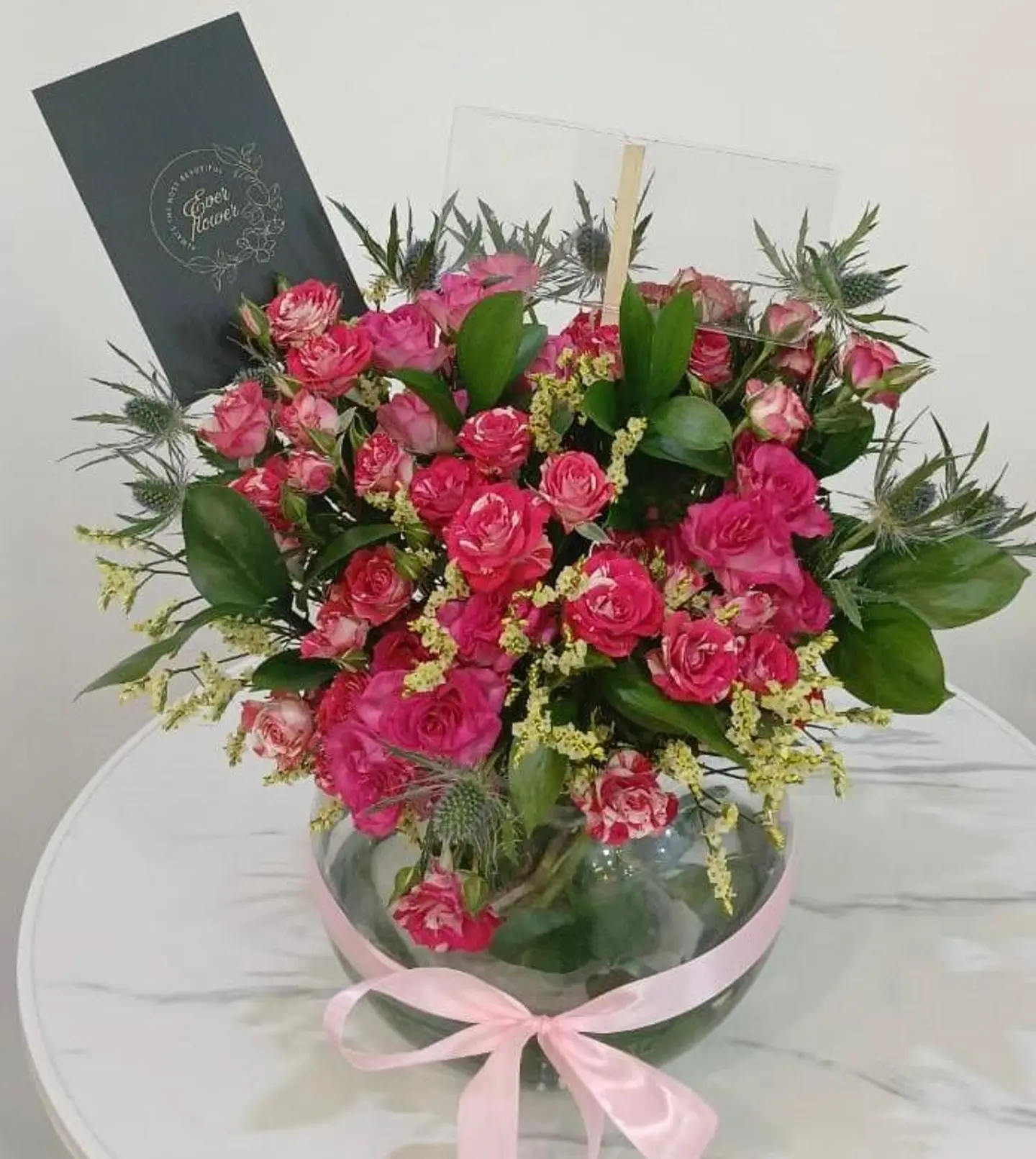 ألوان البهجة الوردية في حوض الحب