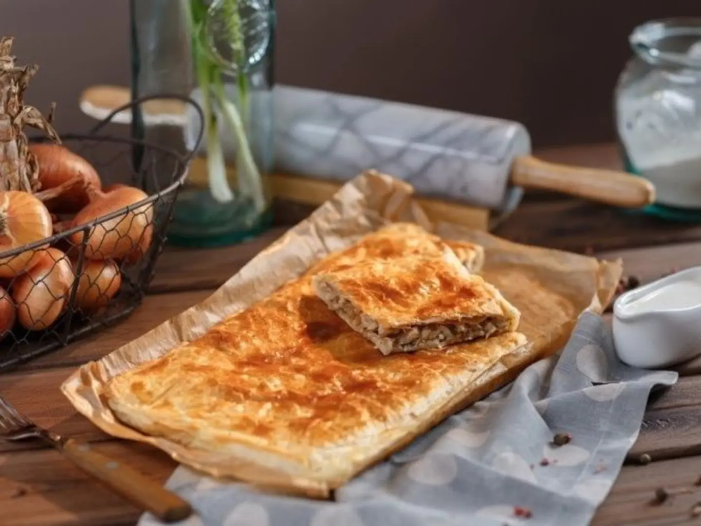 فطيرة شهية محشوة باللحم المفروم