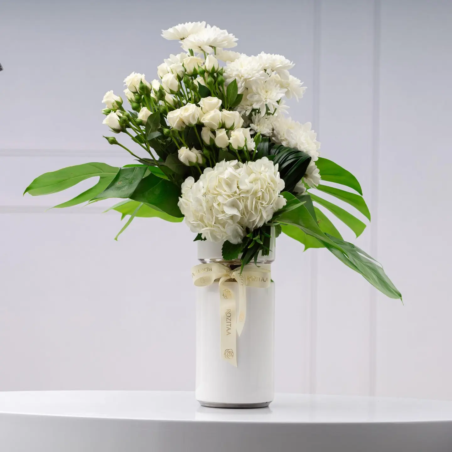 فازة ورد بياض الثلج - ورود بيضاء