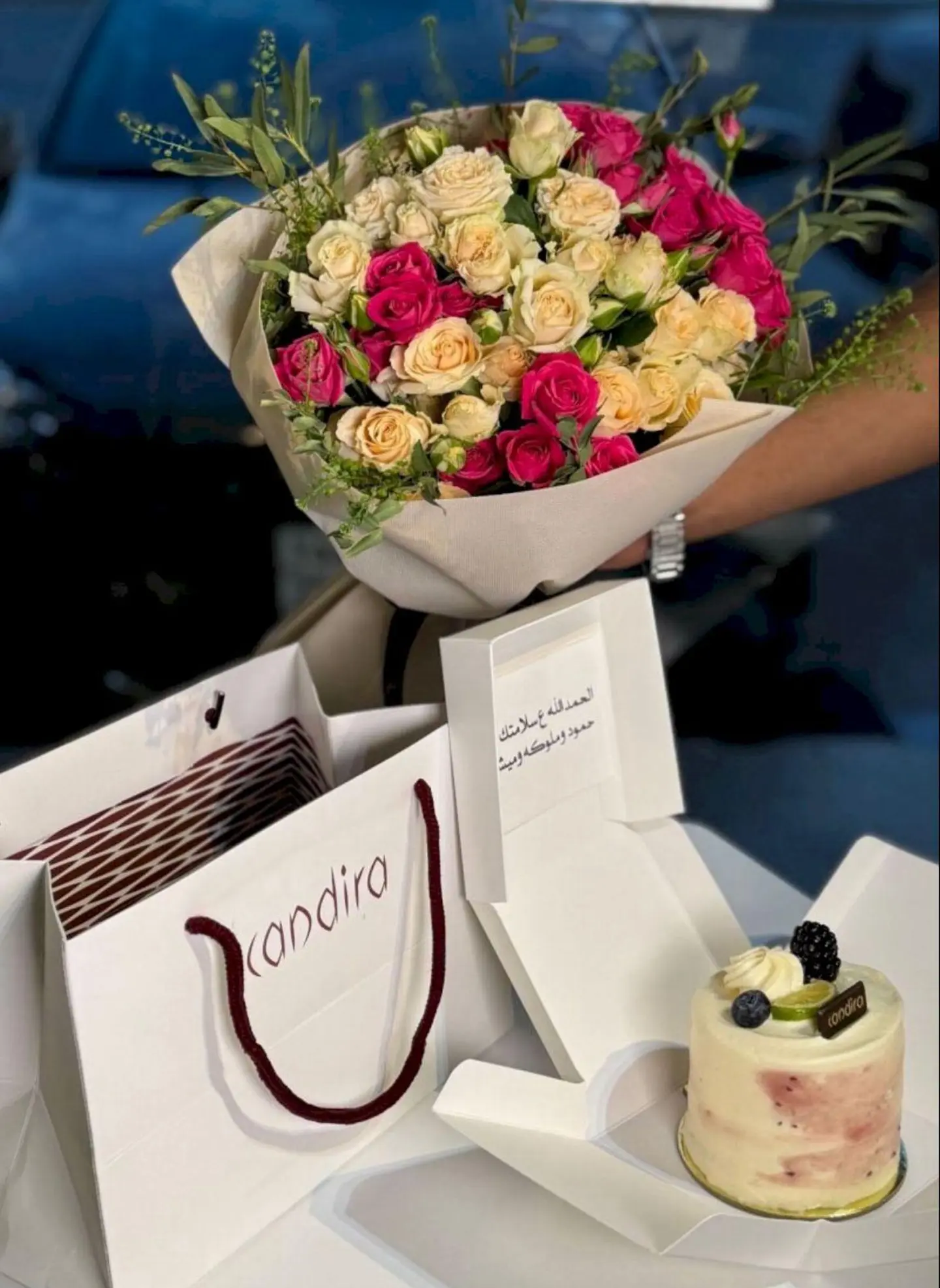 Flower Look Bouquet With Kandera Cake