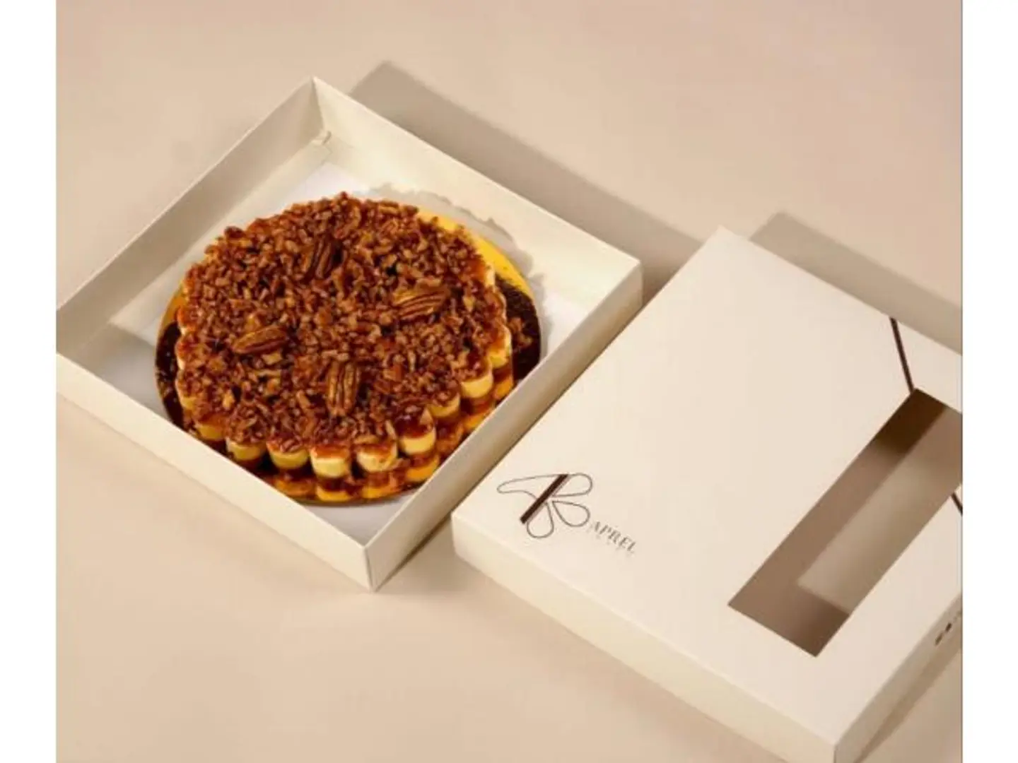 حلا ابريل صغير