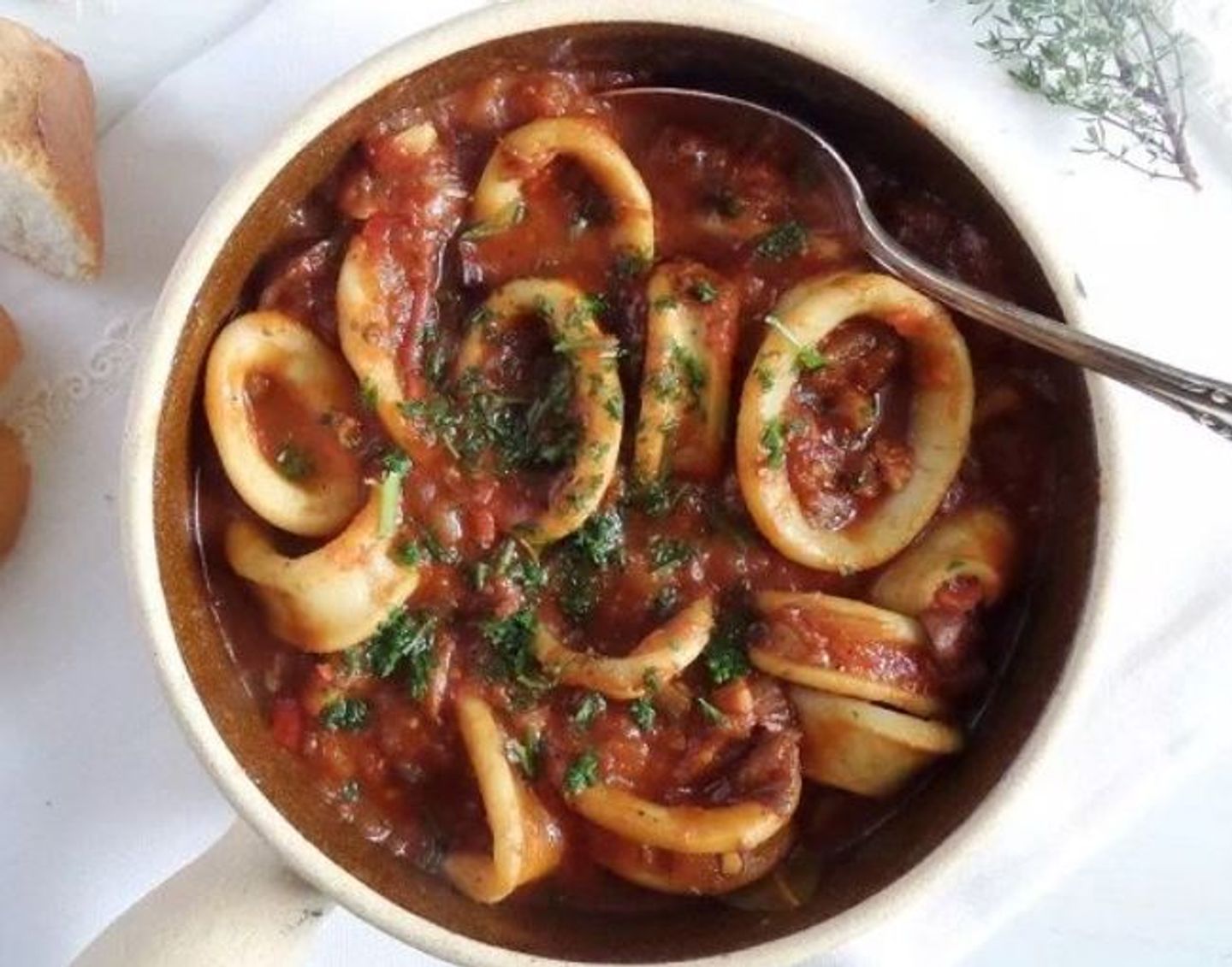 طاجن حبار (صوص احمر / كريمة )