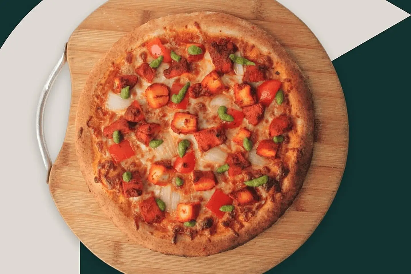 Tandoori Chicken Pizza With Mint Sauce