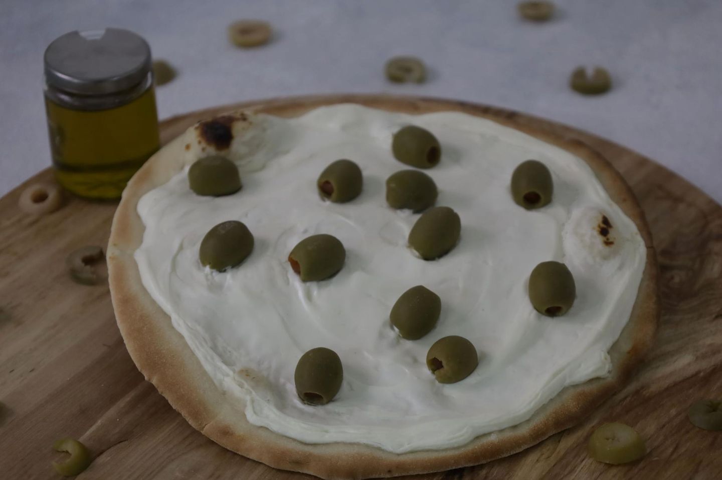 لبنة بالزيتون - بالخبز الابيض