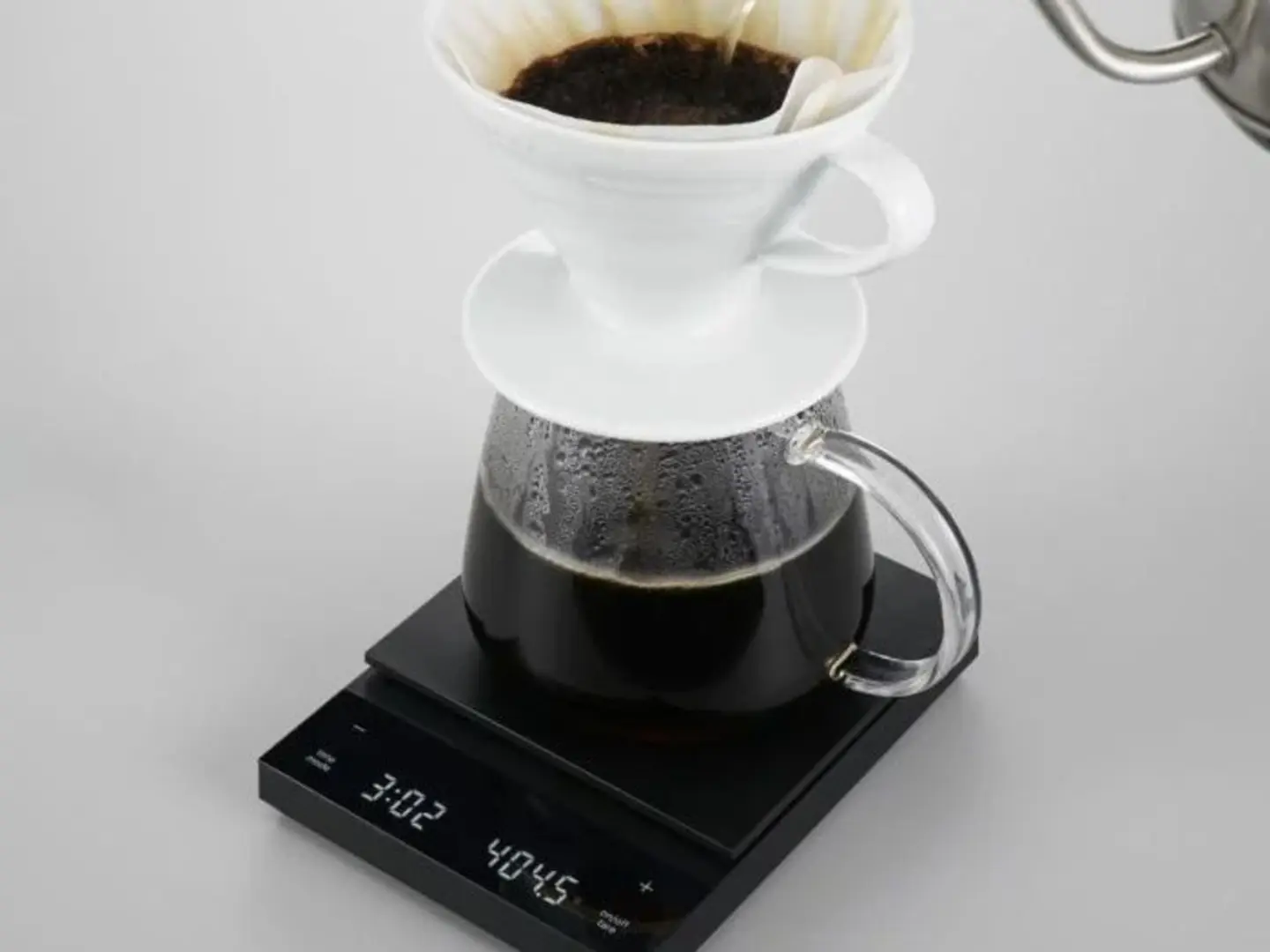 ميزان قهوة بولاريس من هاريو اسود