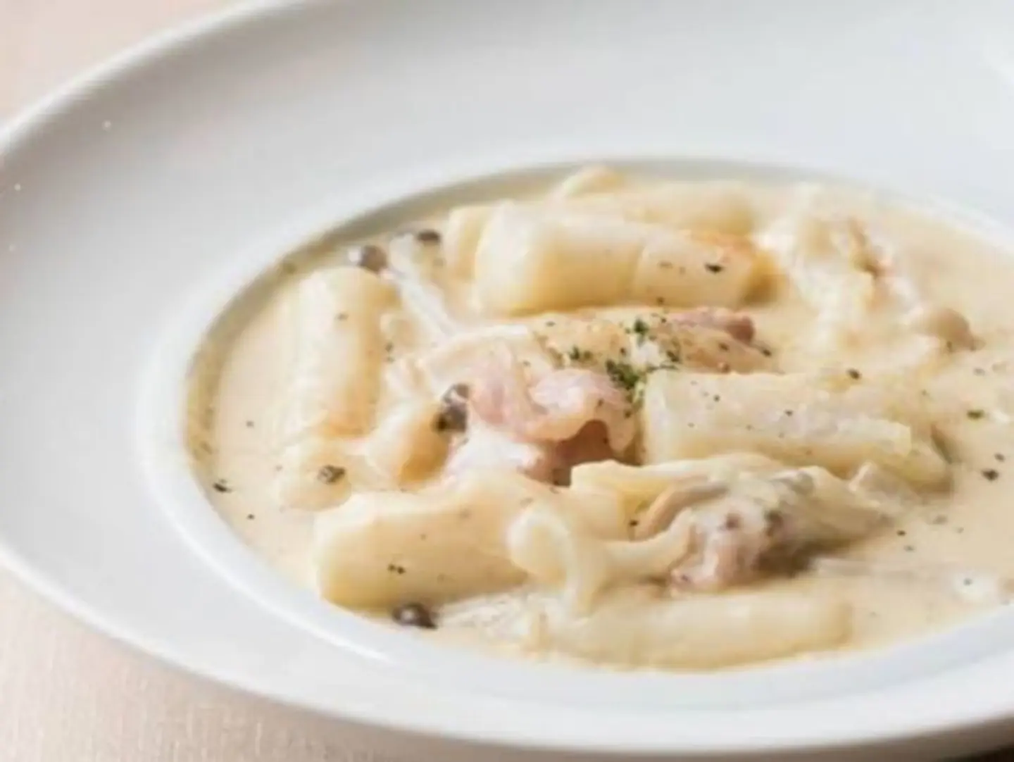 Carbonara Tteokbokki (Creamy Rice Cakes)