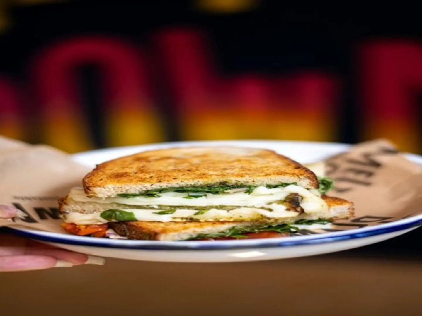 ساندويش جبنة سائل