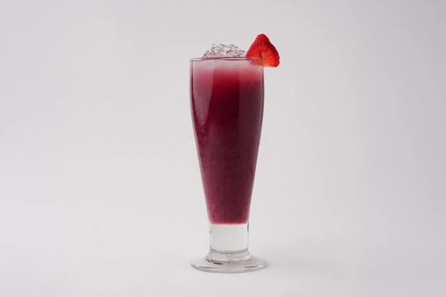 عصير العنب الاسود مع الفراولة