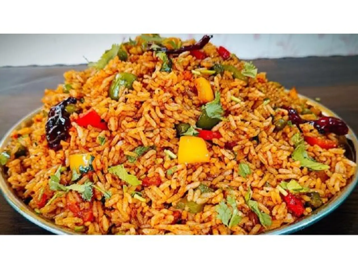 أرز مقلي بالخضار بالثوم والفلفل