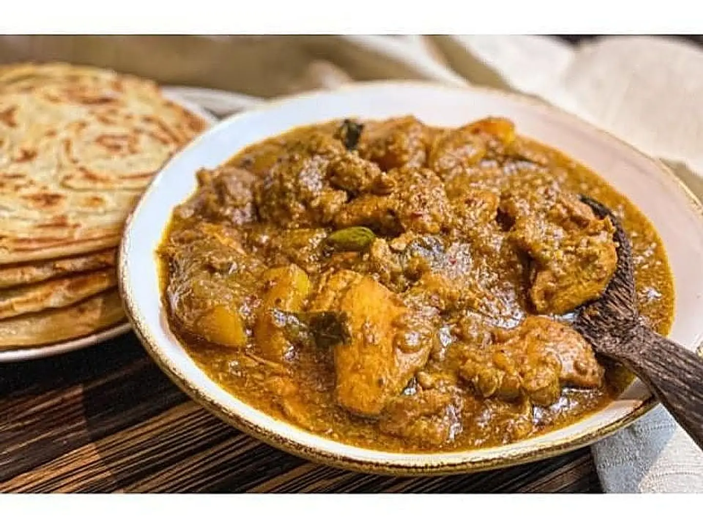 دجاج مسالا مع خبز روتي