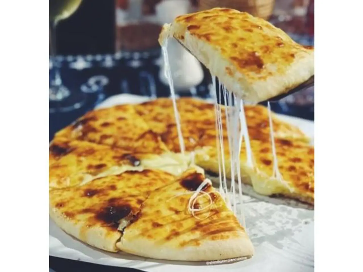 جبن موزاريلا