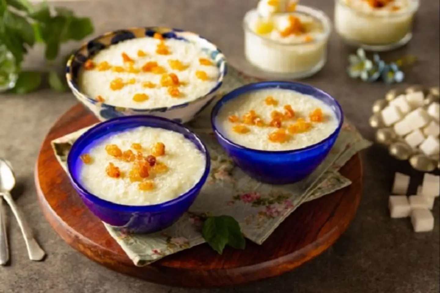 ارز باللبن كريمي بالزبيب وجوز الهند