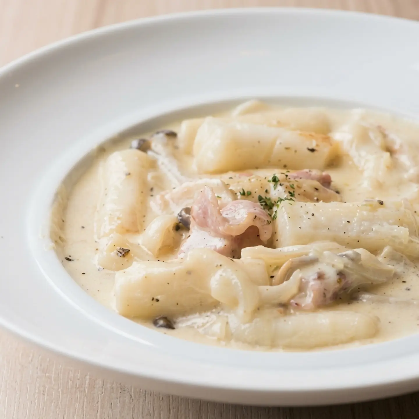 Carbonara Tteokbokki (Creamy Rice Cakes)