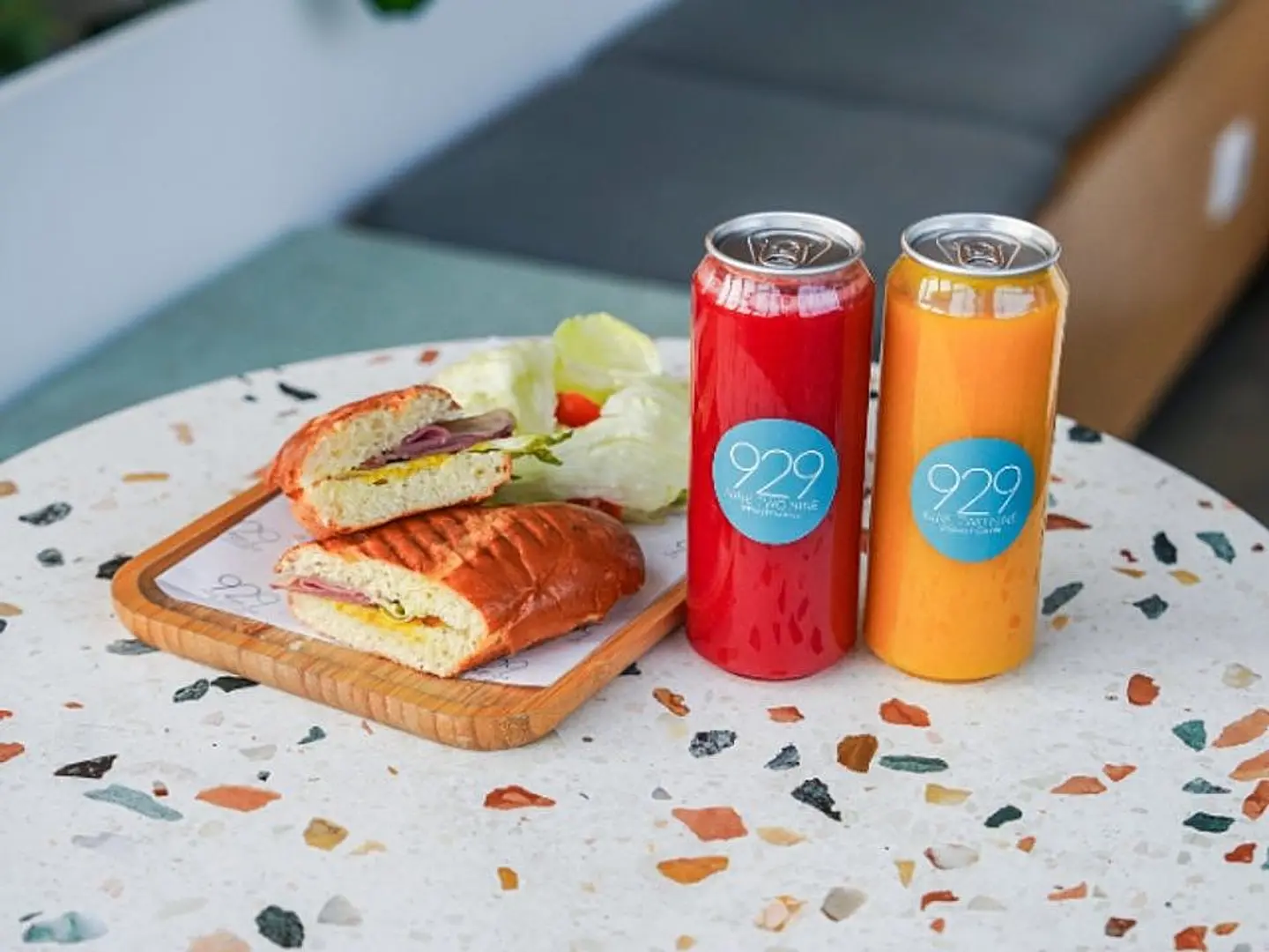 ساندوش مع عصير