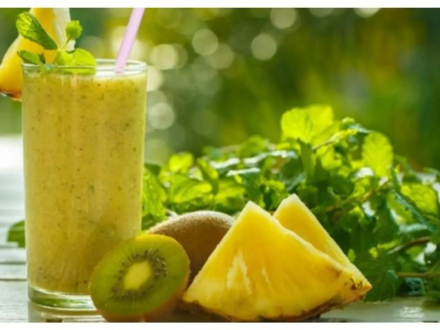 أناناس وكيوي