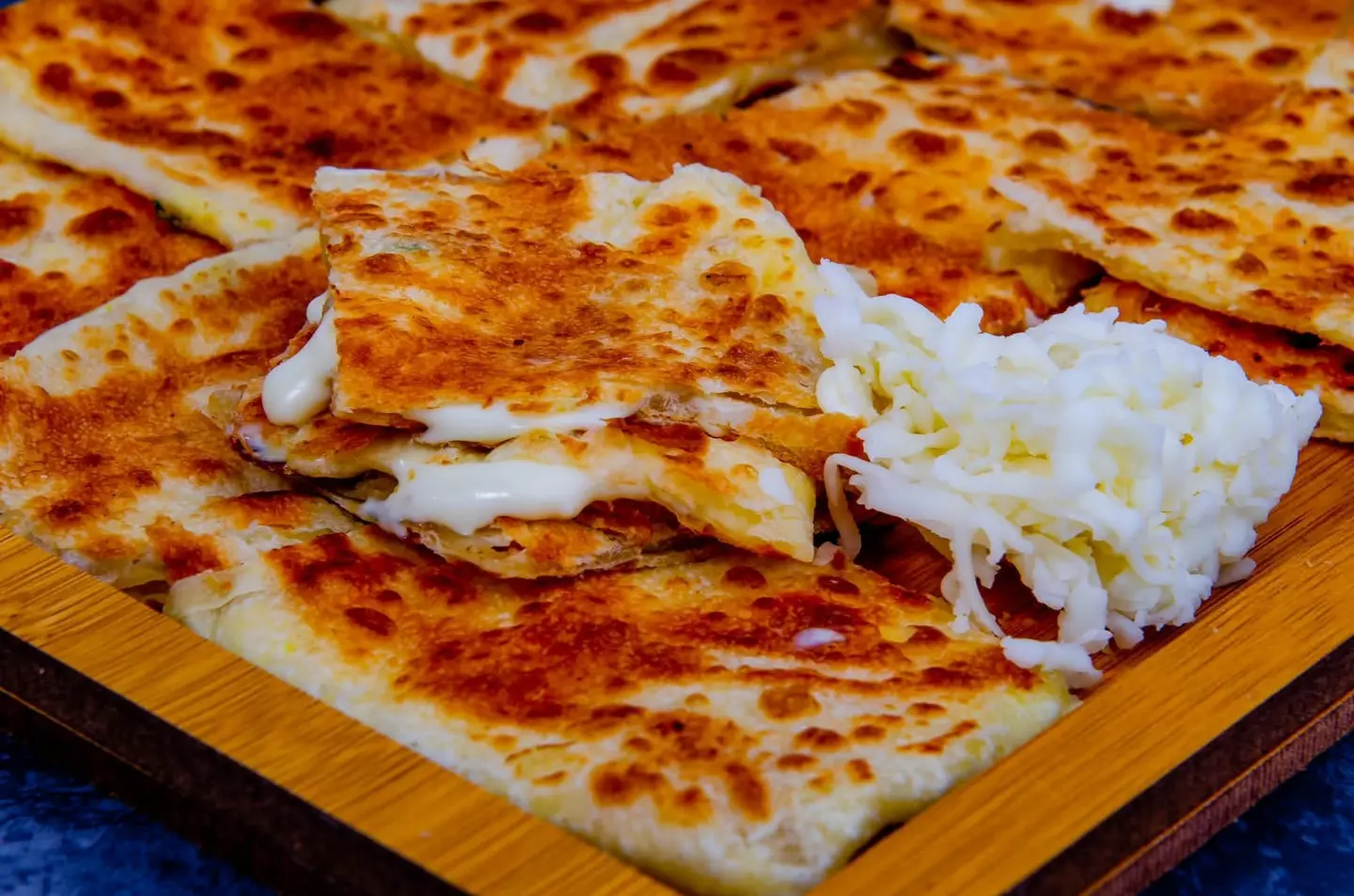 مطبق قشطة مع جبنة