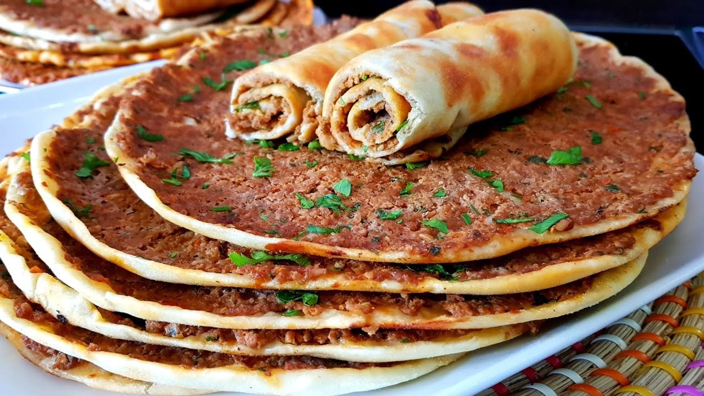 صفيحة باللحم دائري