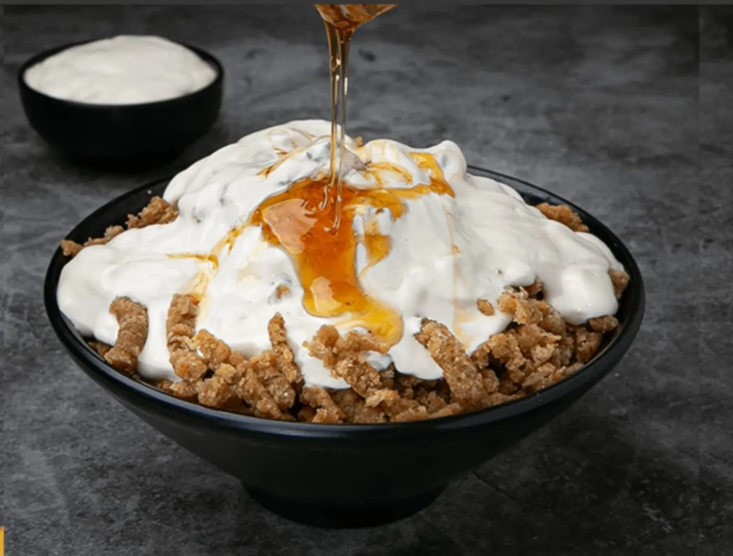 معصوب بالقشطة والعسل