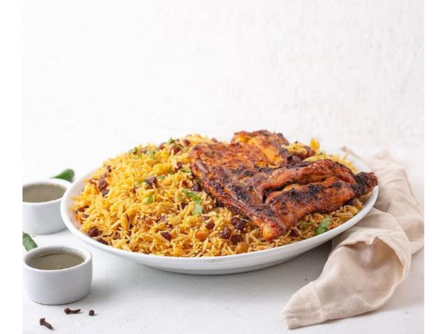 نصف دجاج على الفحم مع الأرز