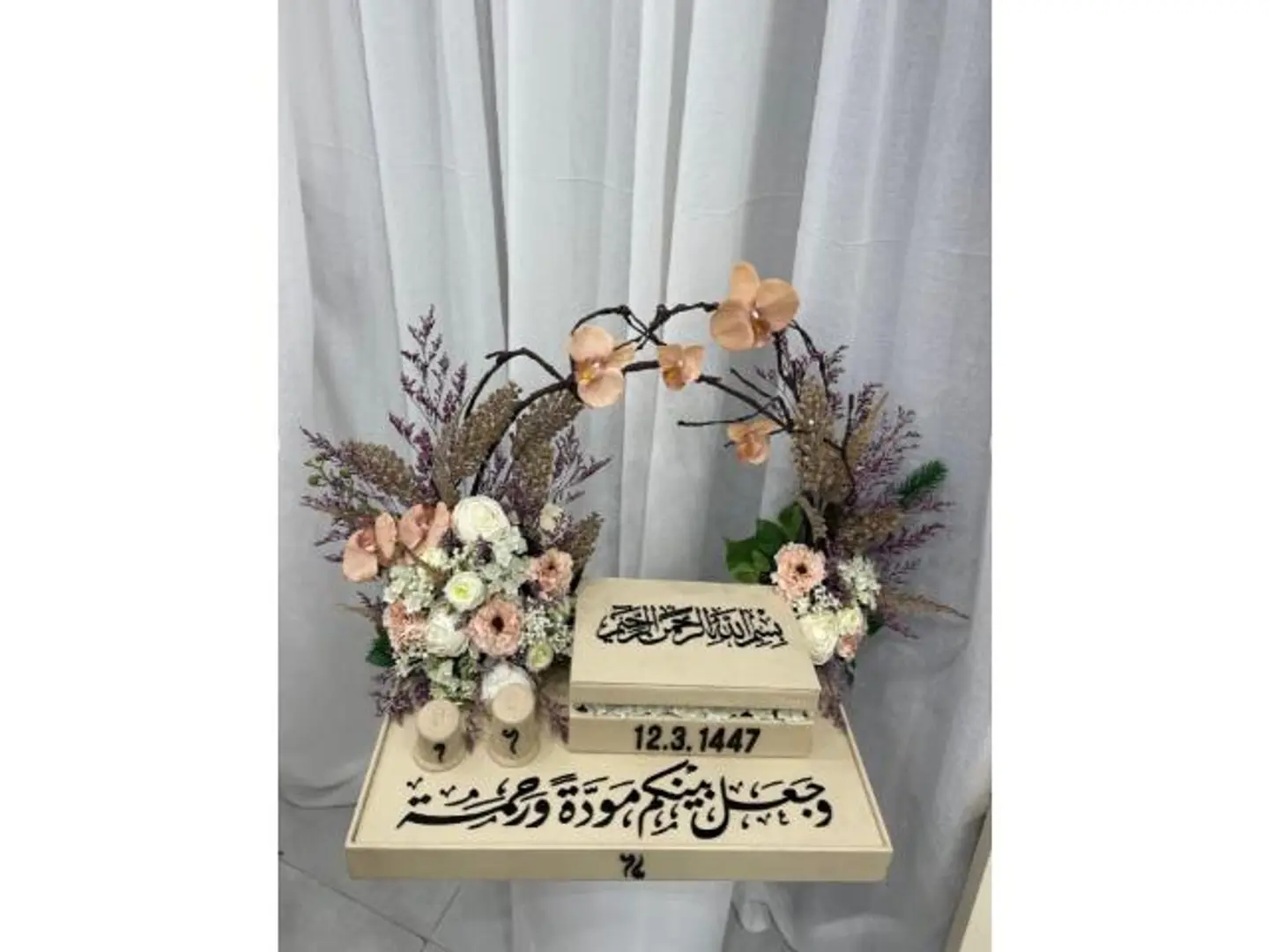 استاند ملكه ورد صناعي