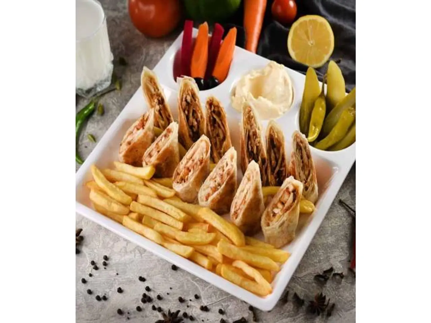 صحن عربي وسط