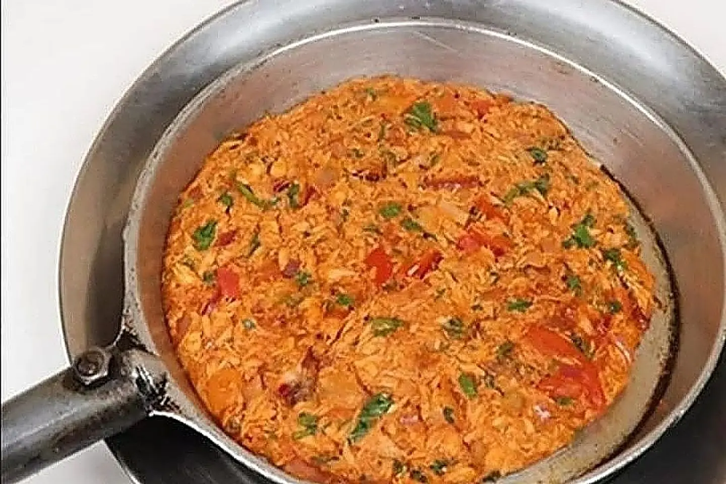 تونة سادة حجر