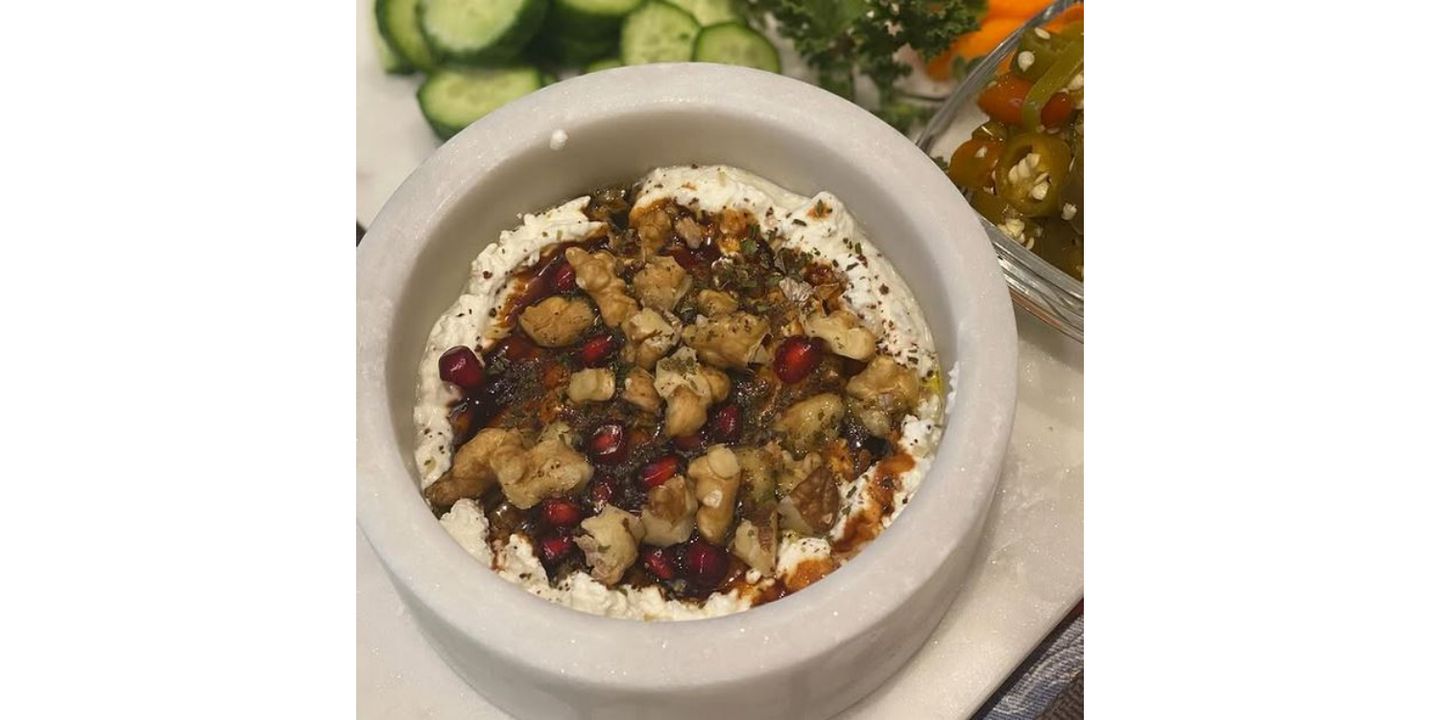 صحن لبنة مع دبس
