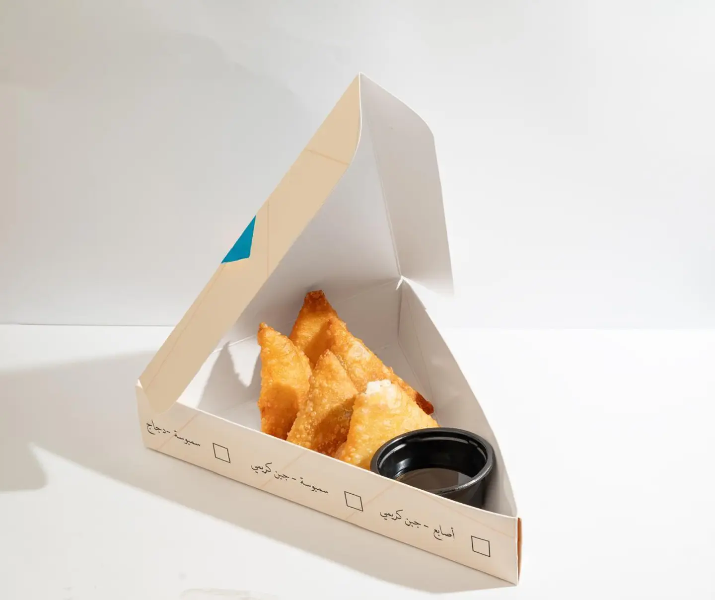 مثلث اصابع جبن كريمي مع صوص شيرة